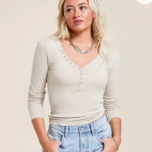 Washed Henley
GILDED INTENT